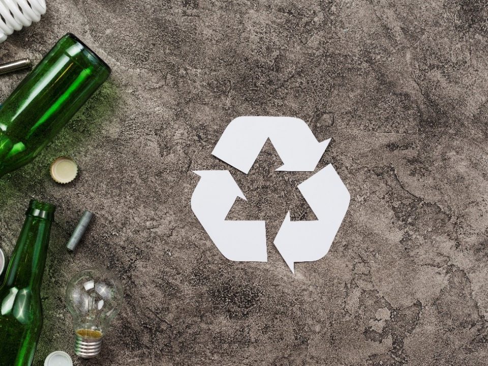 A educação ambiental na gestão de resíduos sólidos dentro das organizações